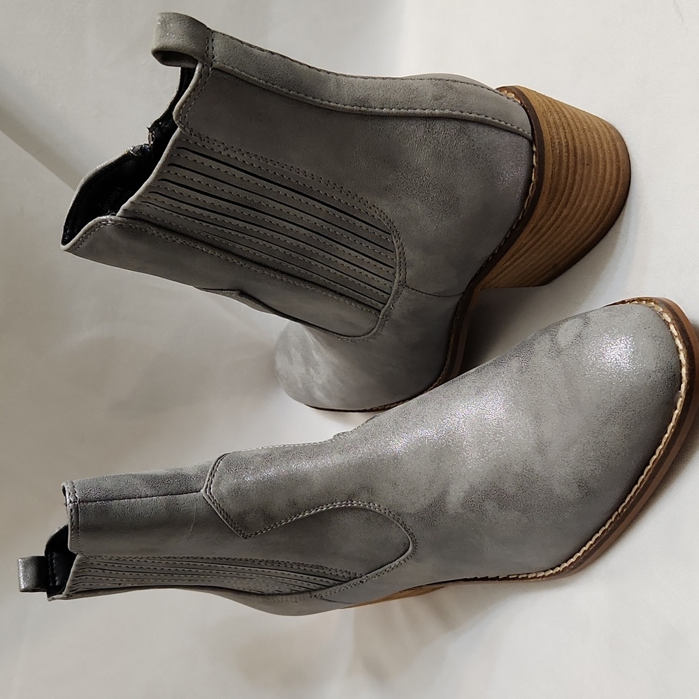 Boutique by Corkys Starboard Metallic Gray Heeled Western Ankle Boots (W Size 8)
